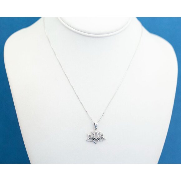 18 Inch Silver Tone Lotus Pendant Necklace - D25 - Picture 3 of 4